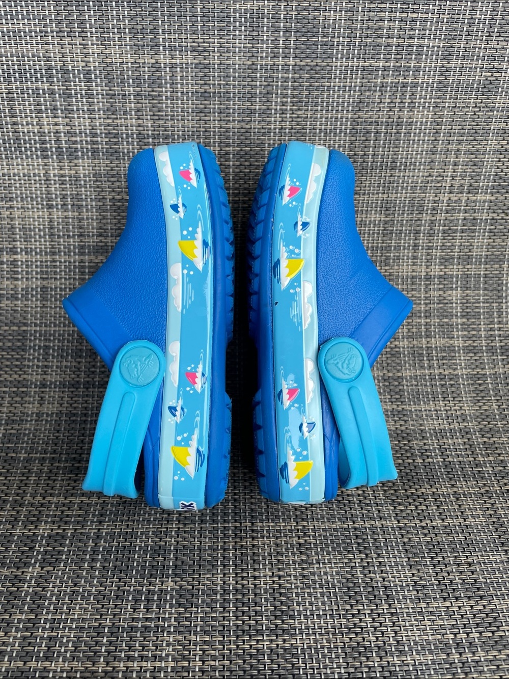 CROCS Baby Shark Pinkfong Band Clogs Slip On Shoes Unisex Infant Toddler Size 4 - Picture 6 of 9